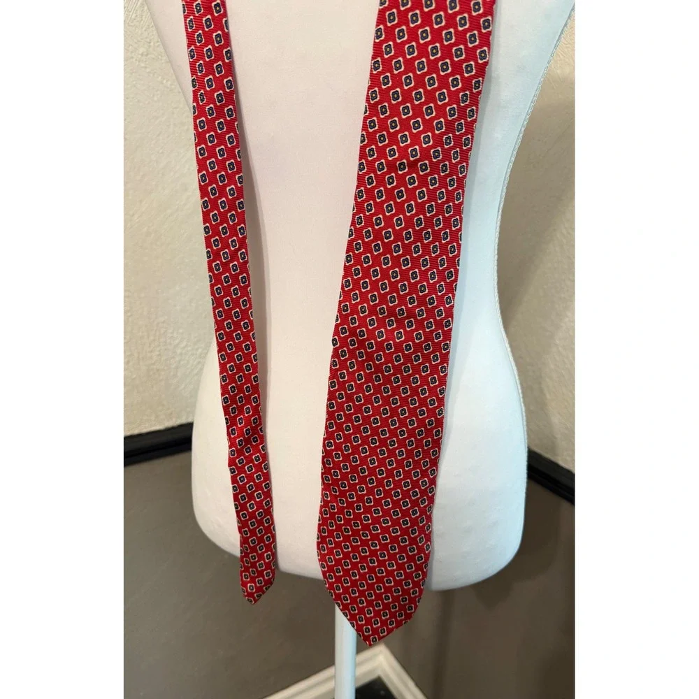Lauren Ralph Lauren Mens Red Silk Medallion Geometric Necktie Hand Finished USA